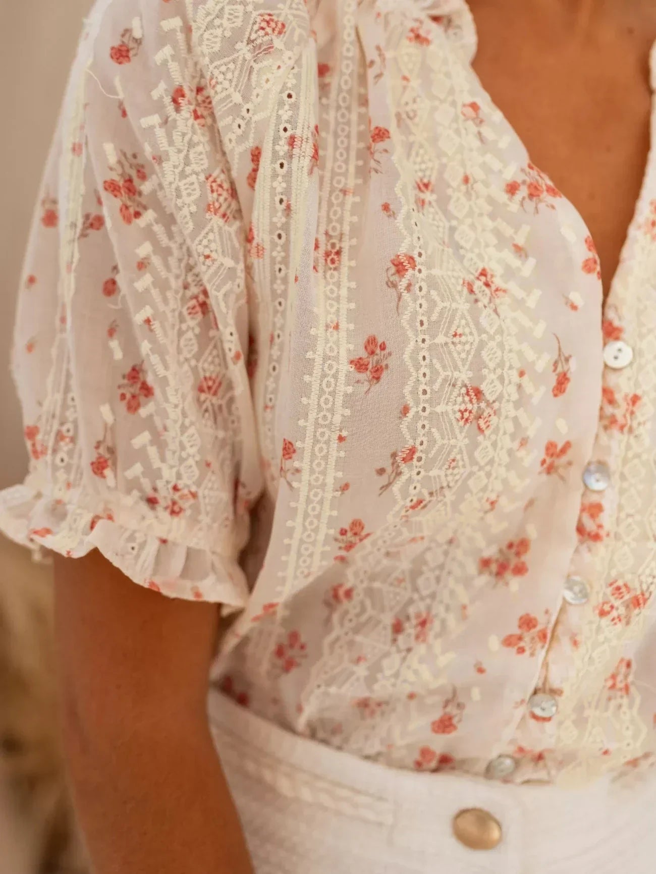 Blusa a Fiori dal Fascino Estivo